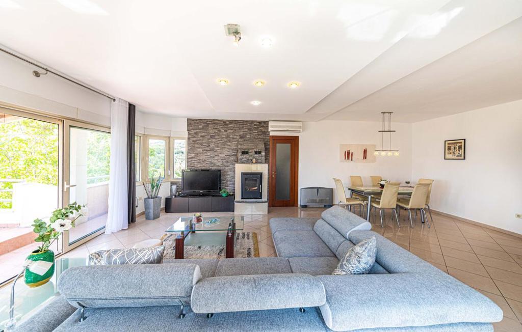 פודסטראנה Luksuzna Villa Sa Privatnim Unutarnjim Bazenom Villa Garden מראה חיצוני תמונה