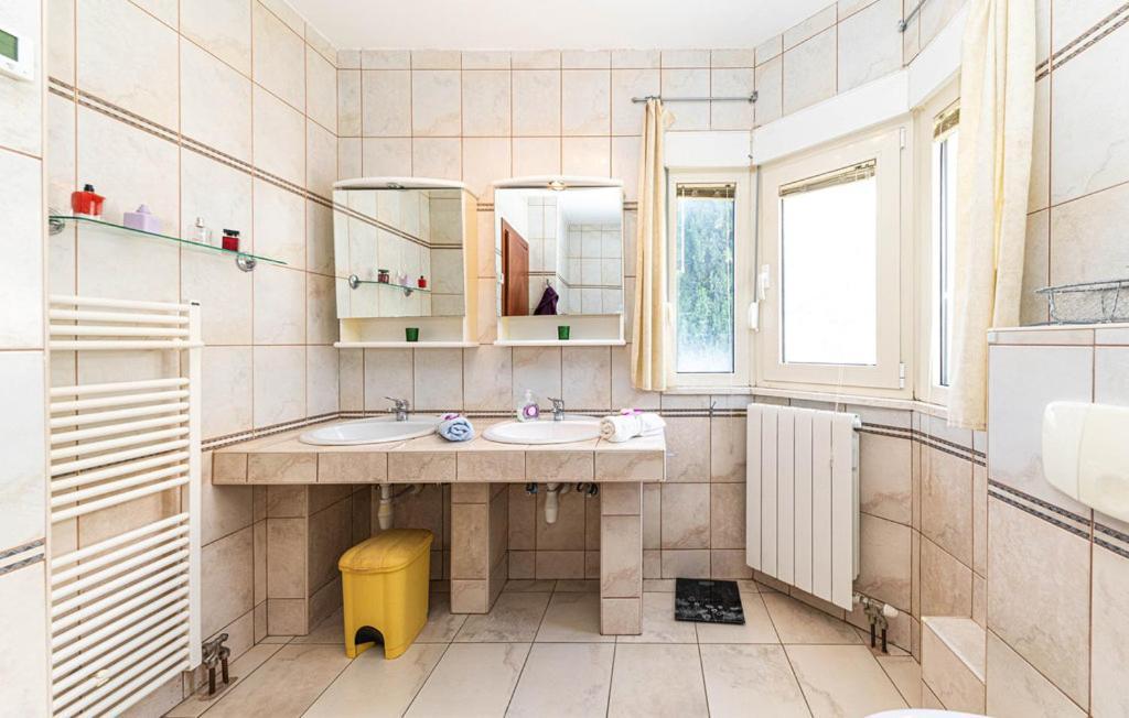פודסטראנה Luksuzna Villa Sa Privatnim Unutarnjim Bazenom Villa Garden מראה חיצוני תמונה