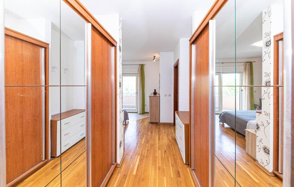 פודסטראנה Luksuzna Villa Sa Privatnim Unutarnjim Bazenom Villa Garden מראה חיצוני תמונה